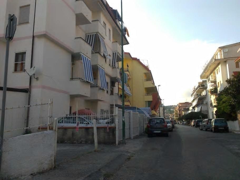 Apartamento Trilocale A 800 Metri Dal Mare Scalea Exterior foto